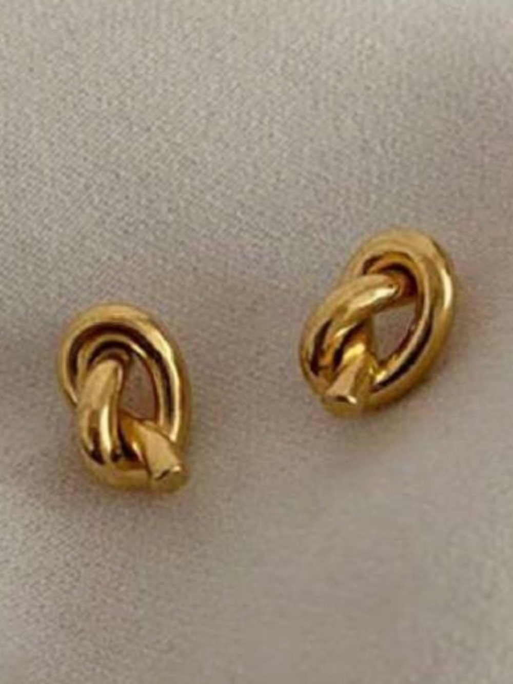 Yellow Gold Knot Stud Earrings - Classic Women Jewelry